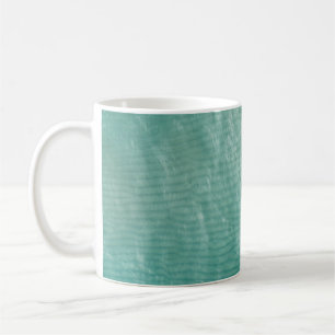Nahes Foto aus grünem Stoff Kaffeetasse