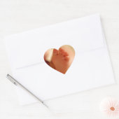 Nahes Foto der Babyfüße Herz-Aufkleber (Umschlag)