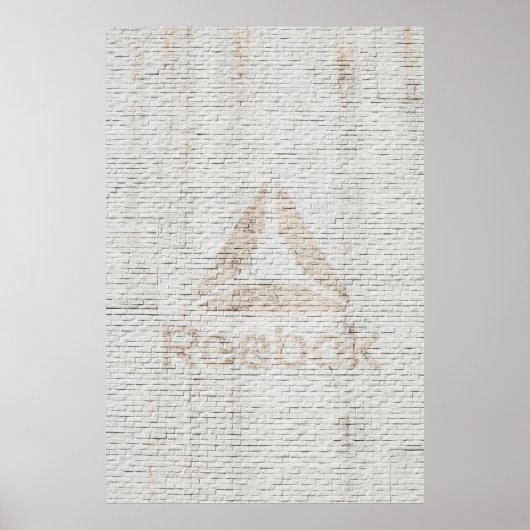 Nahes Foto des Reebok-Logos an der Wand Poster (Vorne)