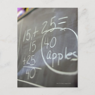 Nahes mathematisches Problem auf der Tafel eines Postkarte