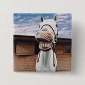 Nahes Pferd mit Mundöffnung Button (Vorderseite)