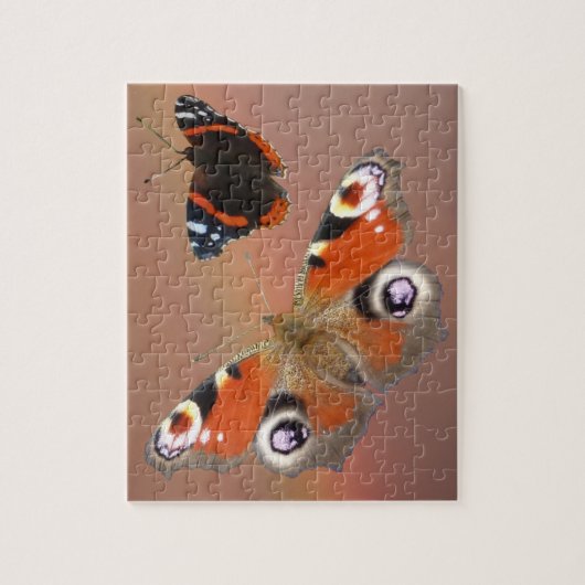 Nahes Puzzle: Pfau und Schmetterling Atalanta Puzzle (Vertikal)