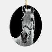 Nahes Schwarz-weißes Pferd in der Nacht Keramikornament (Rechts)