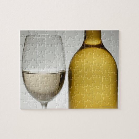 Nahes Weißwein und Weinflasche Puzzle (Horizontal)