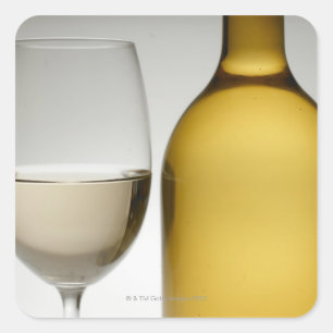 Nahes Weißwein und Weinflasche Quadratischer Aufkleber