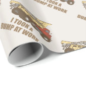 Nahm ein Dump bei der Arbeit Geschenkpapier (Rolleneckpunkt)