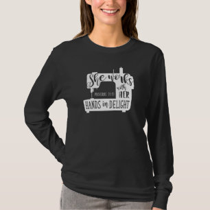 Nähmaschine, mit der sie in der Nacht mit ihren Hä T-Shirt