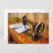 Nähmaschine mit orangefarbenem Thread Postkarte (Vorne/Hinten)
