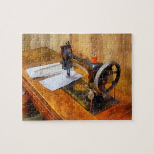 Nähmaschine mit orangem Faden Puzzle