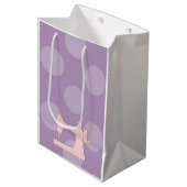 Nähmaschine, Nadel, Stifte, Polka-Punkte Mittlere Geschenktüte (Vorderseite Schrägansicht)