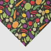 Nahrung auf einem schwarzen Hintergrund Seidenpapier (Ausschnitt)