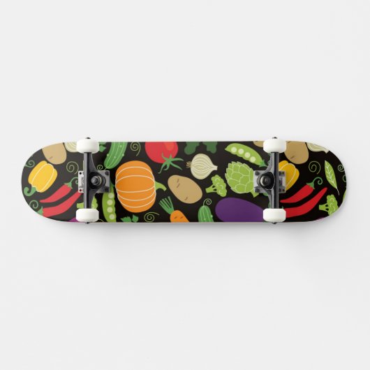 Nahrung auf einem schwarzen Hintergrund Skateboard (Horizontal)