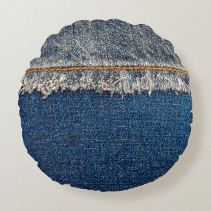 Naht mit orangefarbenem Faden auf gebleicht Rundes Kissen