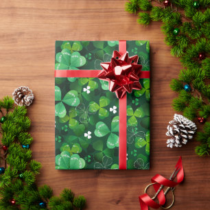 Nahtlos mit grünem Klee Geschenkpapier