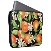 Nahtlos mit Orangenfrüchten, Blume und l Laptopschutzhülle (Vorne Rechts)
