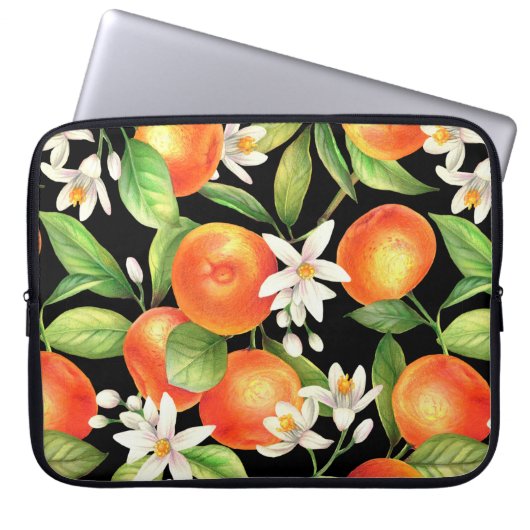 Nahtlos mit Orangenfrüchten, Blume und l Laptopschutzhülle (Vorderseite)