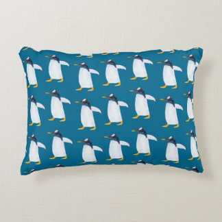 Nahtlose Aquarellmuster mit Pinguin Dekokissen