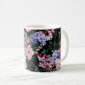 Nahtlose Blumenmuster mit Blume auf dunklem Hinter Kaffeetasse (VorderseiteRechts)