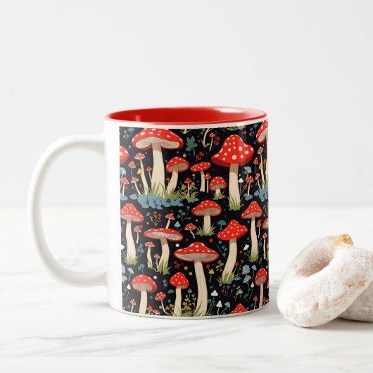 Nahtlose Cocktecore-Mushroom-Blume Zweifarbige Tasse (Mit Donut)