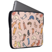 Nahtlose Musterdoodle-Katzen, Abbildung Laptopschutzhülle (Vorne Rechts)