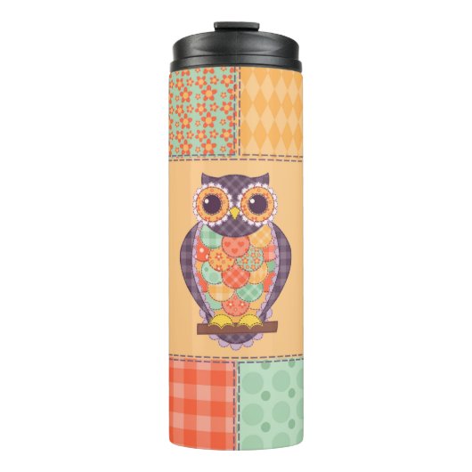 Nahtlose Patchwork-Eule-Muster. Vintager Hintergru Thermosbecher (Vorderseite)