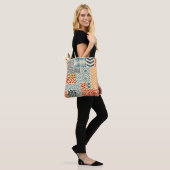 Nahtlose Patchwork-Muster. Eine Sammlung von Hand- Tasche (Am Model)