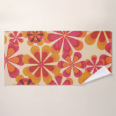 Nahtlose Retro-70er-Blumenmuster mit Vintagem Dai Badehandtuch (Badehandtuch)