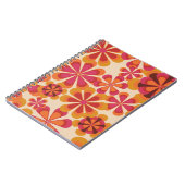 Nahtlose Retro-70er-Blumenmuster mit Vintagem Dai Notizblock (Linke Seite)