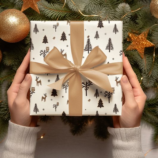 Nahtlose Weihnachtsbaum- und Hirschmuster Geschenkpapier