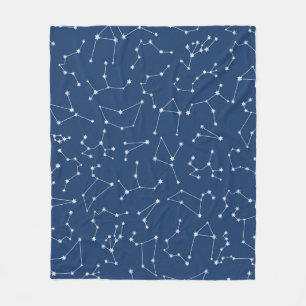 Nahtlose weiße Konstellationen auf Marineblau Fleecedecke