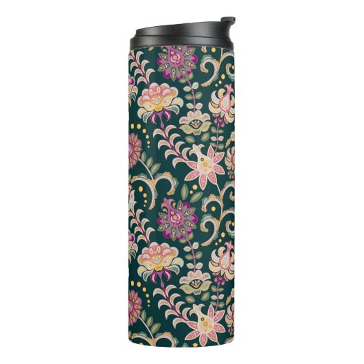 Nahtloser blumiger Hintergrund. Rosa Blume und Pac Thermosbecher (Nach links gedreht)