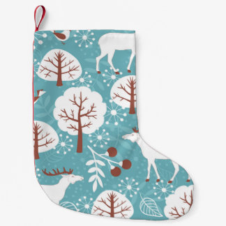 Nahtloser Hintergrund mit Reh für den Winter und K Kleiner Weihnachtsstrumpf