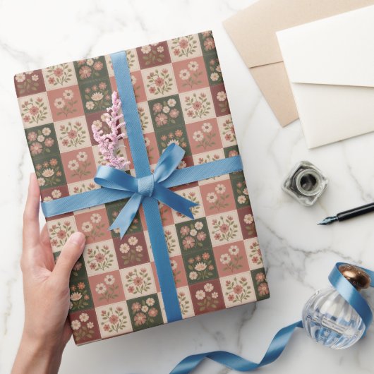 Nahtloser Rustikaler Blumenpatchwork Geschenkpapier (Schenken)
