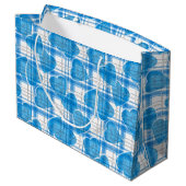 Nahtloser Valentinstag blaue Herzen karierte Pflau Große Geschenktüte (Rückseite Schrägansicht)