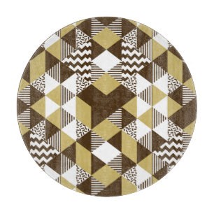Nahtloses Dreieck: geometrische Goldmode. Schneidebrett