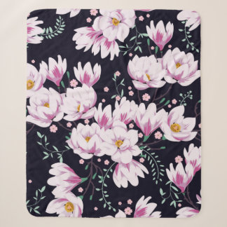 Nahtloses Federmuster mit Magnolien. Sherpadecke