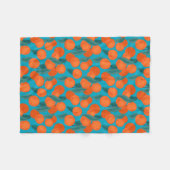 Nahtloses flaches Muster mit Pfirsichen auf Ästen Fleecedecke (Vorderseite (Horizontal))