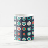 Nahtloses geometrisches Muster mit farbigen Elemen Kaffeetasse (Mittel)