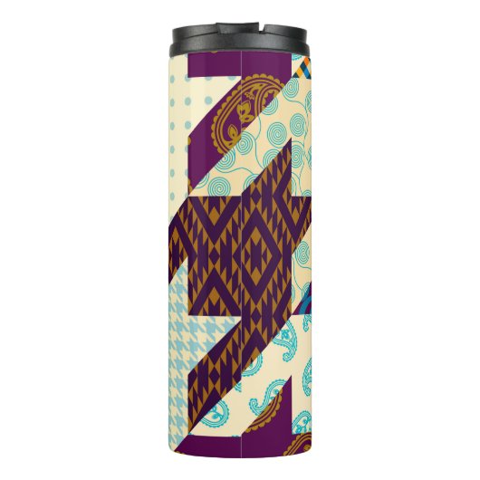 Nahtloses Hintergrundmuster. Patchwork-Muster. Vi Thermosbecher (Rückseite)