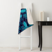 Nahtloses Muster abstrakter blauer Farbe auf dunkl Sherpadecke (Beispiel)