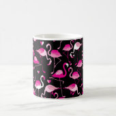 Nahtloses Muster aus rosa Flamingos auf dunklem Ba Kaffeetasse (Mittel)