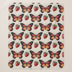 Nahtloses Muster aus Schmetterlingen und Erdbeeren Sherpadecke