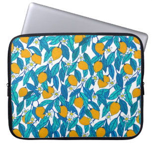 Nahtloses Muster. Blühende Zitrone. Blume Neroli. Laptopschutzhülle