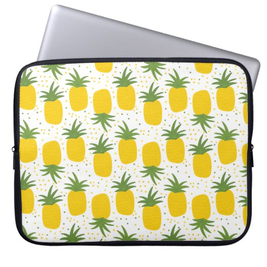 Nahtloses Muster mit Ananas. Gelbe Ananas Laptopschutzhülle (Vorderseite)