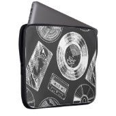 Nahtloses Muster mit Audio- und Videoträgern. Vi Laptopschutzhülle (Vorne Rechts)