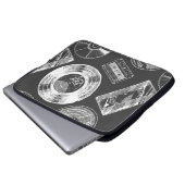 Nahtloses Muster mit Audio- und Videoträgern. Vi Laptopschutzhülle (Vorne Knopf)