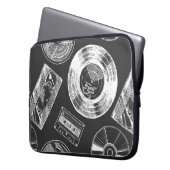 Nahtloses Muster mit Audio- und Videoträgern. Vi Laptopschutzhülle (Vorderseite Links)