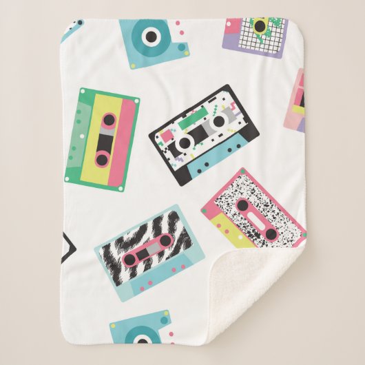 Nahtloses Muster mit Audiobändern im Retro-80er Sherpadecke (Vorderseite)