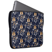 Nahtloses Muster mit Blume im Volksstil. . Vin Laptopschutzhülle (Vorne Rechts)