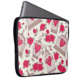 Nahtloses Muster mit Blume und Vogelkäfigen. Rose Laptopschutzhülle (Vorne Rechts)